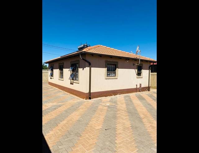 3 BEDROOM HOUSE FOR SALE IN PROTEA GLEN